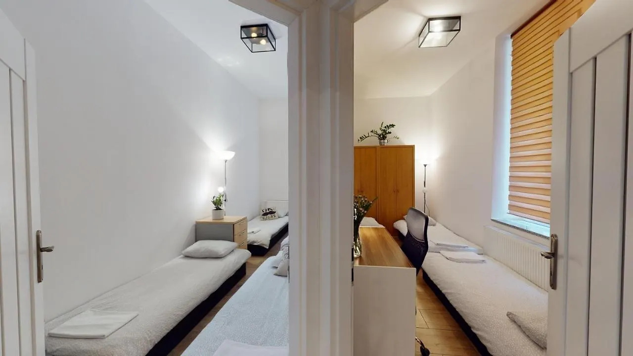Komuny Paryskiej 62 Centrum فروتسواف