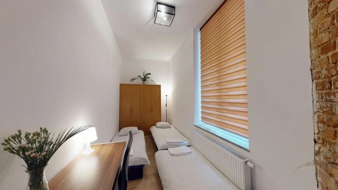 Komuny Paryskiej 62 Centrum فروتسواف