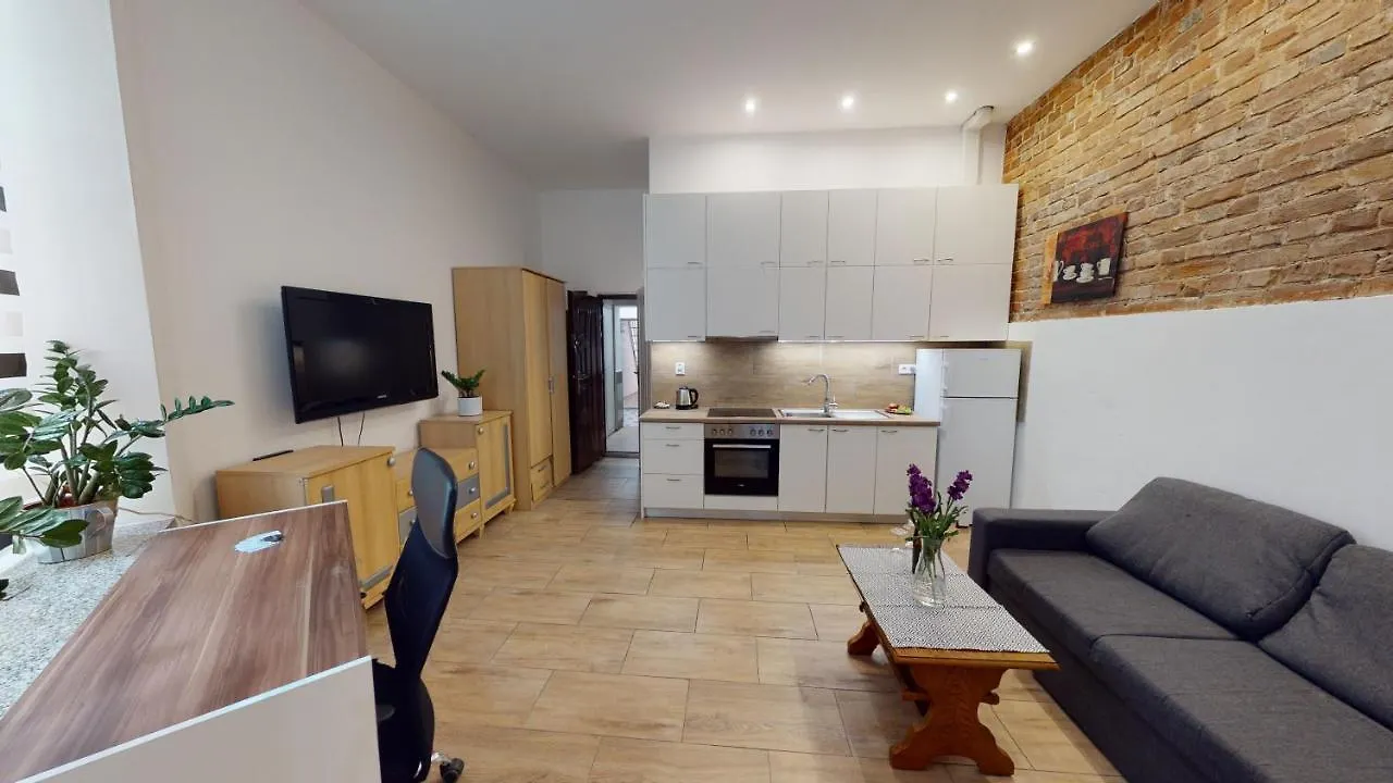 Komuny Paryskiej 62 Centrum فروتسواف