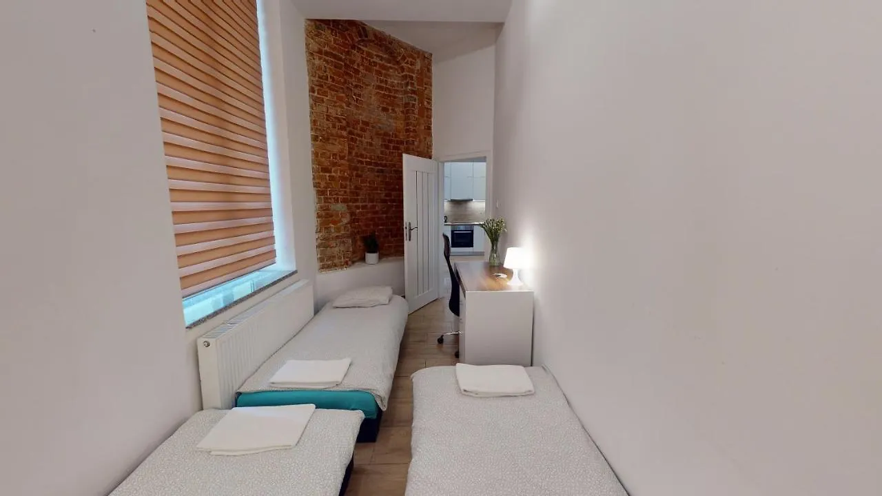Komuny Paryskiej 62 Centrum فروتسواف 0*,