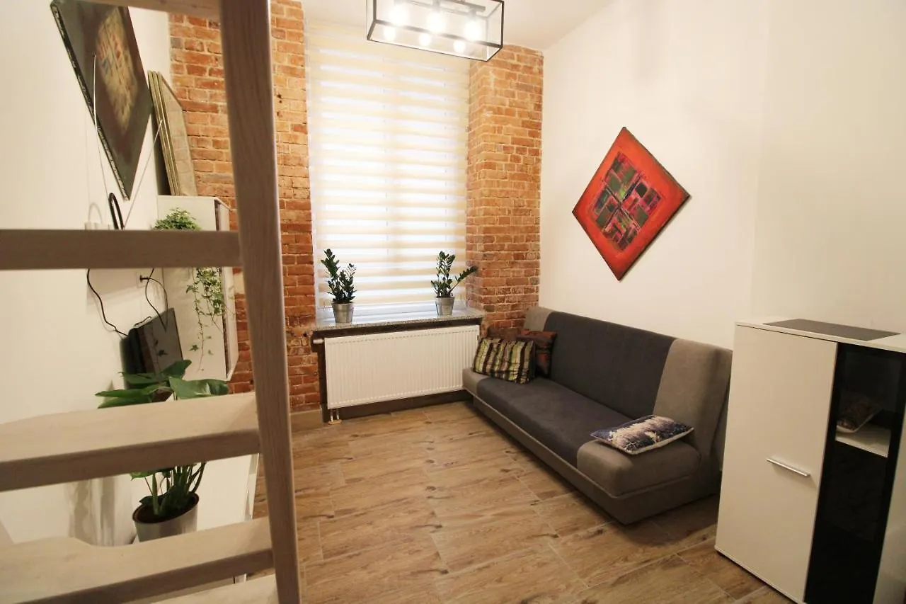 Komuny Paryskiej 62 Centrum فروتسواف