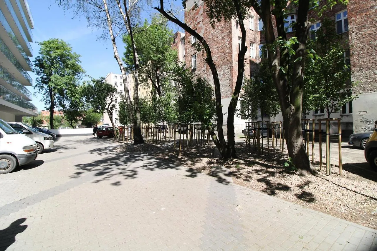 Komuny Paryskiej 62 Centrum فروتسواف
